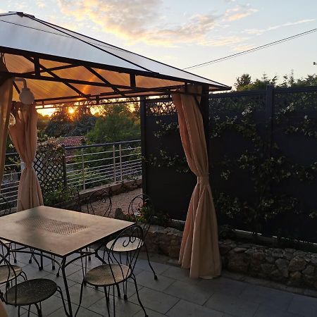 Logis Des Douves Bed and Breakfast Tiffauges Esterno foto