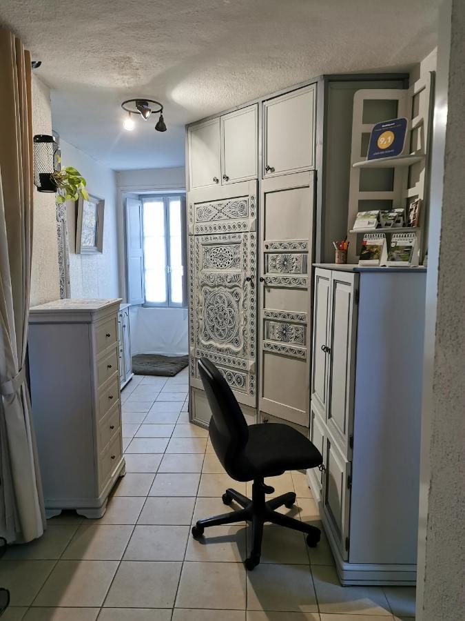 Logis Des Douves Bed and Breakfast Tiffauges Esterno foto