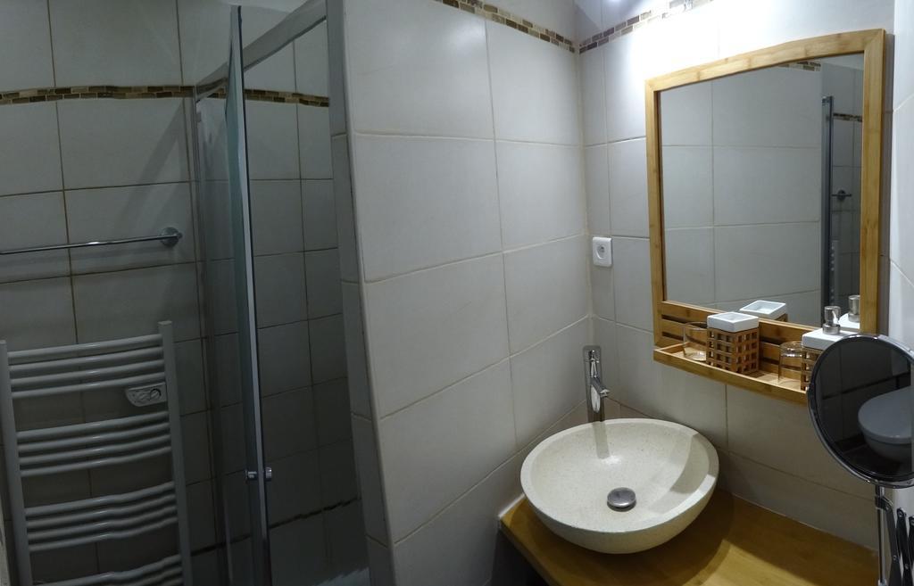 Logis Des Douves Bed and Breakfast Tiffauges Esterno foto