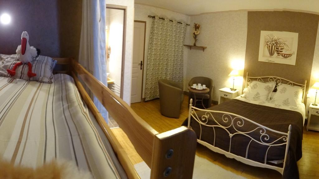 Logis Des Douves Bed and Breakfast Tiffauges Esterno foto