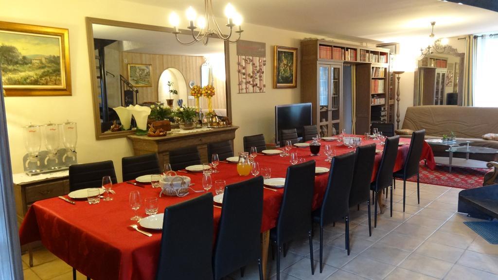 Logis Des Douves Bed and Breakfast Tiffauges Esterno foto