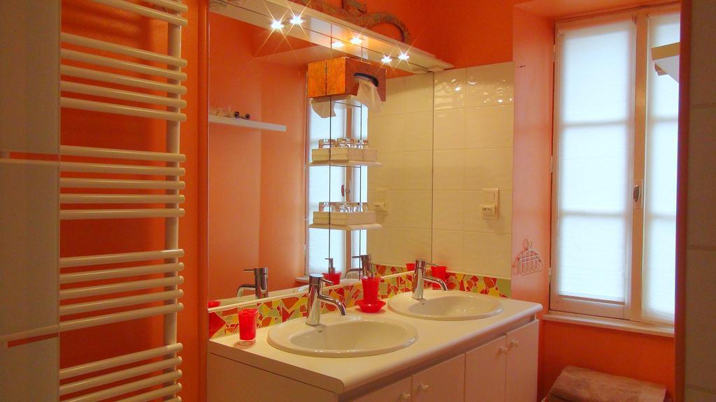 Logis Des Douves Bed and Breakfast Tiffauges Esterno foto