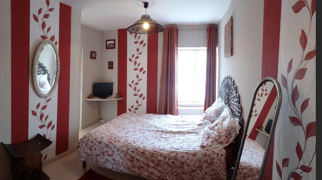 Logis Des Douves Bed and Breakfast Tiffauges Esterno foto