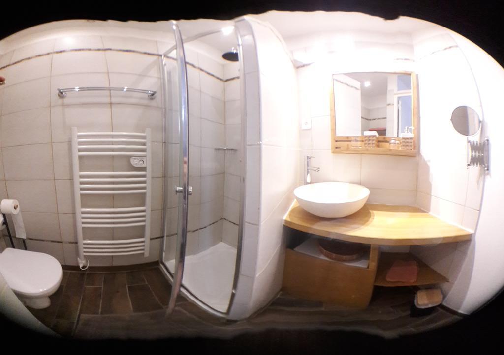 Logis Des Douves Bed and Breakfast Tiffauges Esterno foto